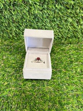 Avon Sterling Silver Garnet Marcasite Solitaire Ring Size 11